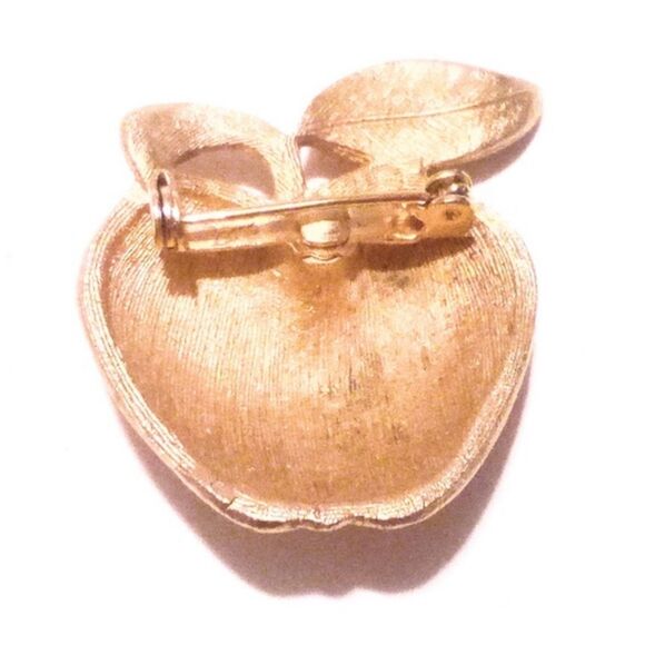 Vintage Coro Gold Tone Florentine Finished Apple Brooch - Picture 5 of 5